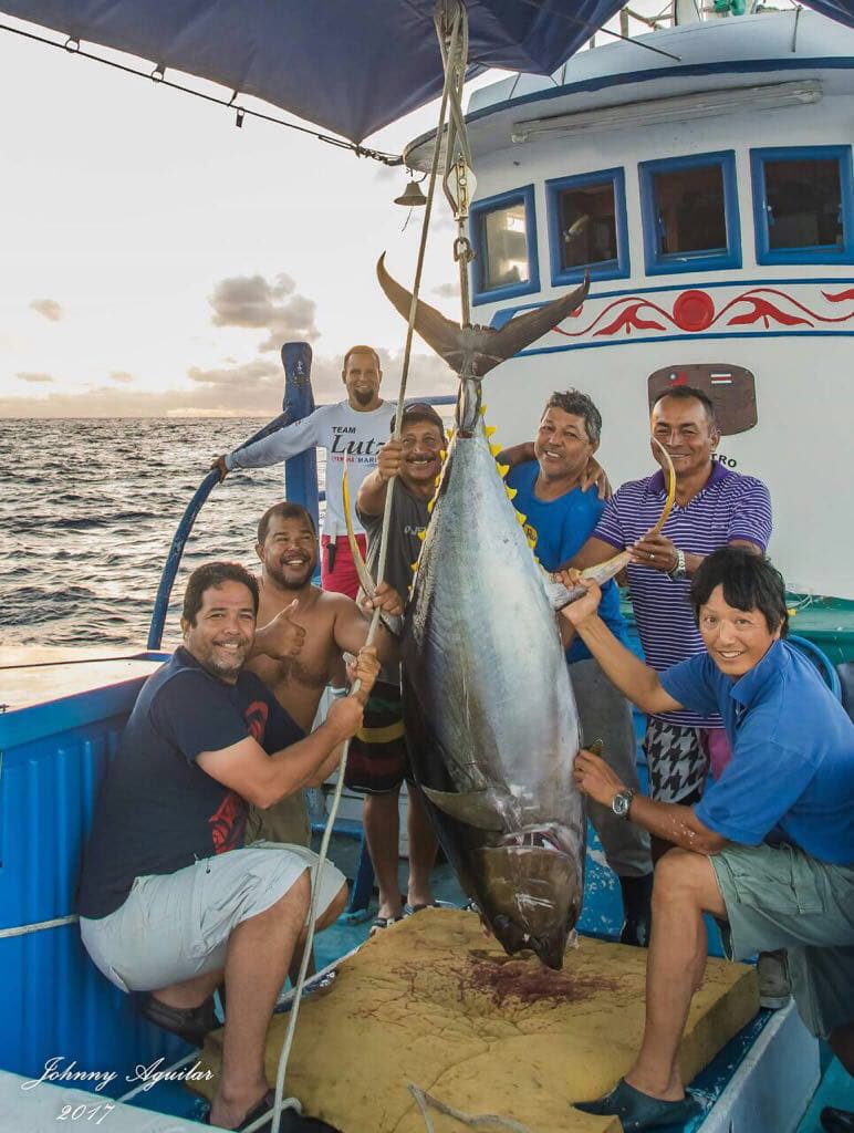 Crew with Greenstick tuna